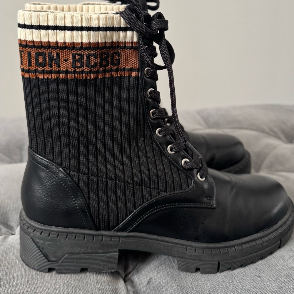 BCBGeneration Women's Tassie Lug Sole Lace Up Logo Booties size 7.5/8